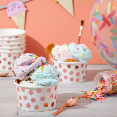 Colorful multi-size paper ice cream cups for dessert and yogurt shops