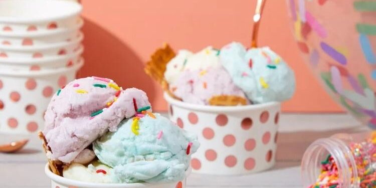 Colorful multi-size paper ice cream cups for dessert and yogurt shops