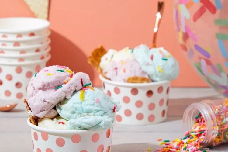 Colorful multi-size paper ice cream cups for dessert and yogurt shops