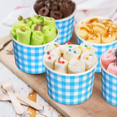 Colorful multi-size paper ice cream cups for dessert and yogurt shops