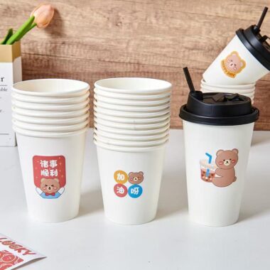 Single wall paper coffee cups with lids for takeaway hot drinks