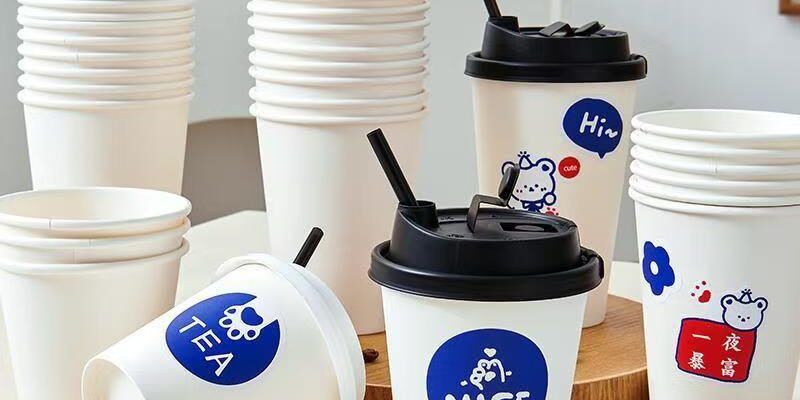 Single wall paper coffee cups with lids for takeaway hot drinks