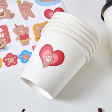 Single wall paper coffee cups with lids for takeaway hot drinks