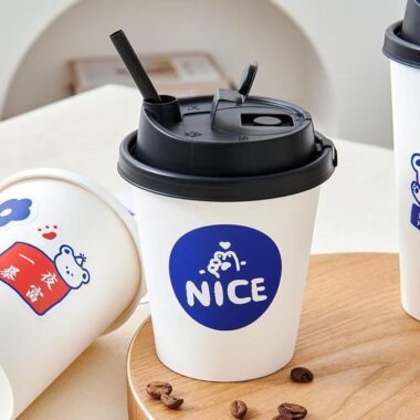 Single wall paper coffee cups with lids for takeaway hot drinks