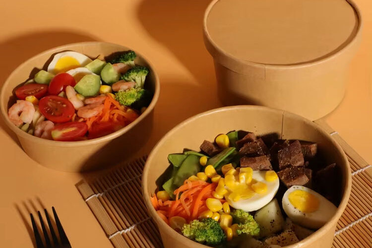 Disposable round kraft paper food bowls and soup cups with lids