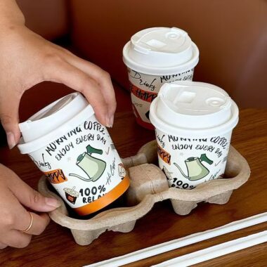 High quality disposable paper coffee cups with lids for takeaway drinks