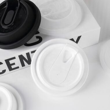 Multifunctional disposable plastic cup lid for coffee and milk tea