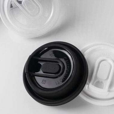 Multifunctional disposable plastic cup lid for coffee and milk tea