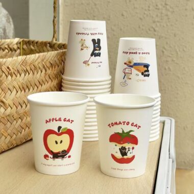 Household food grade paper coffee and tea cups for hot drinks