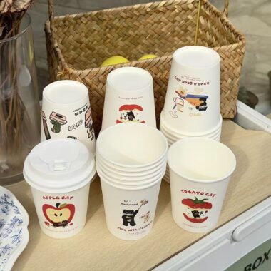 Household food grade paper coffee and tea cups for hot drinks