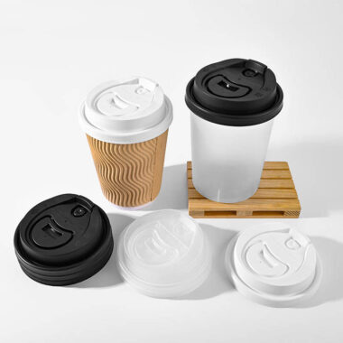 Universal plastic lid for paper and plastic cups