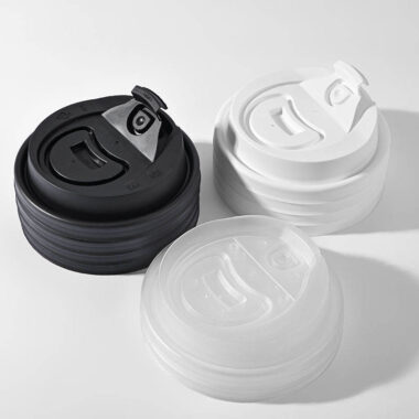 Universal plastic lid for paper and plastic cups