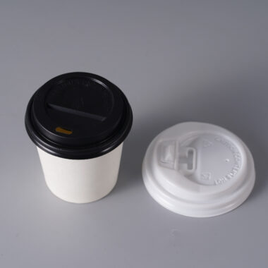 Universal plastic lid for paper and plastic cups