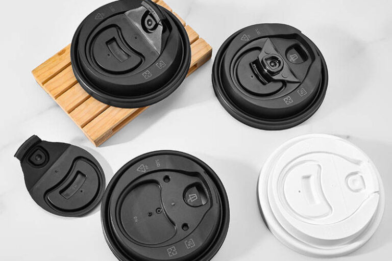 Universal plastic lid for paper and plastic cups