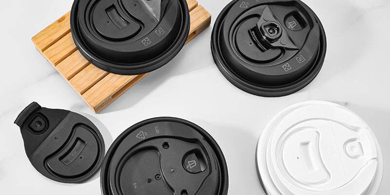 Universal plastic lid for paper and plastic cups
