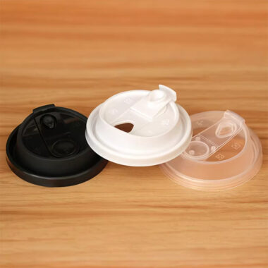 Black and transparent plastic lids for coffee cups